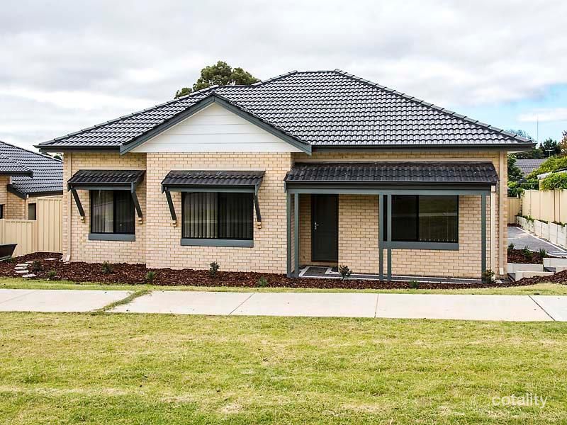 1/8 Doust St, Hilton, WA 6163