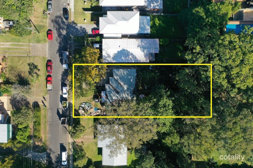 37 Fawkner St, Chapel Hill, QLD 4069