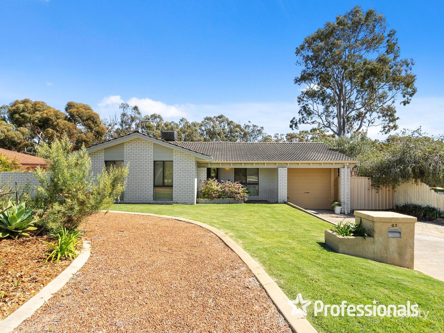 43 Glencoe Pde, Halls Head, WA 6210