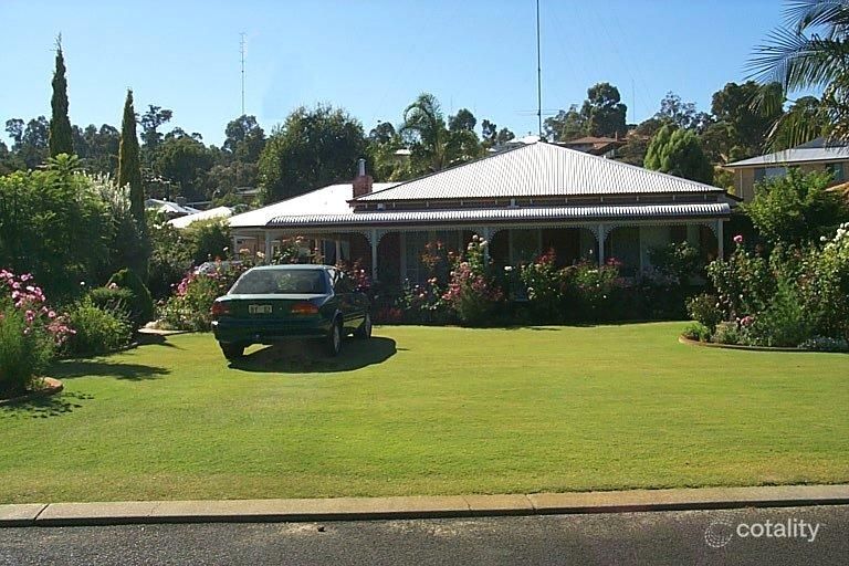 7 Lincoln Gr, College Grove, WA 6230