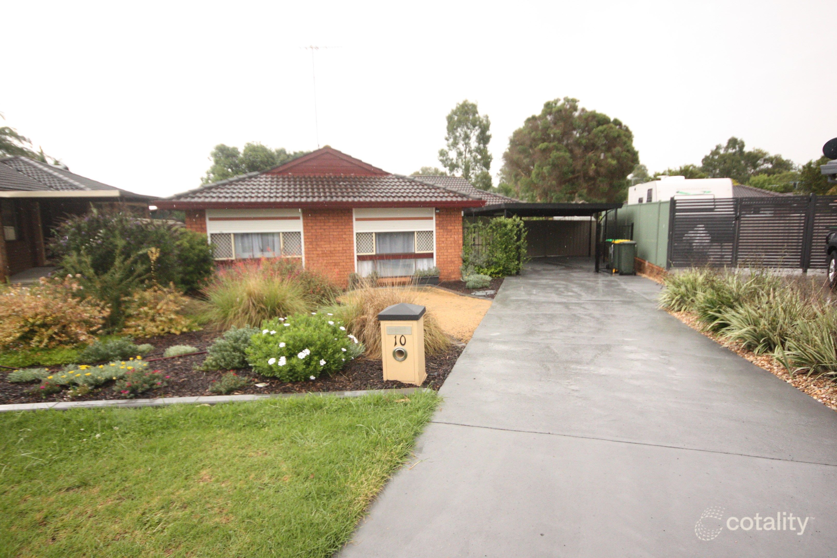 10 Tammar Pl, St Helens Park, NSW 2560