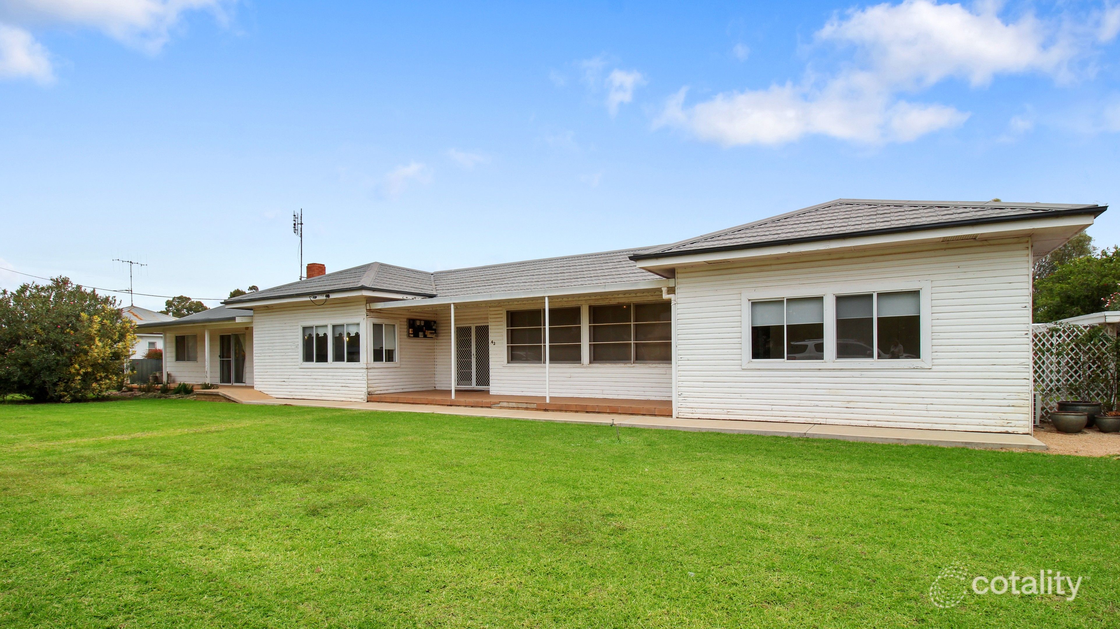 42 Oberon St, Eugowra, NSW 2806