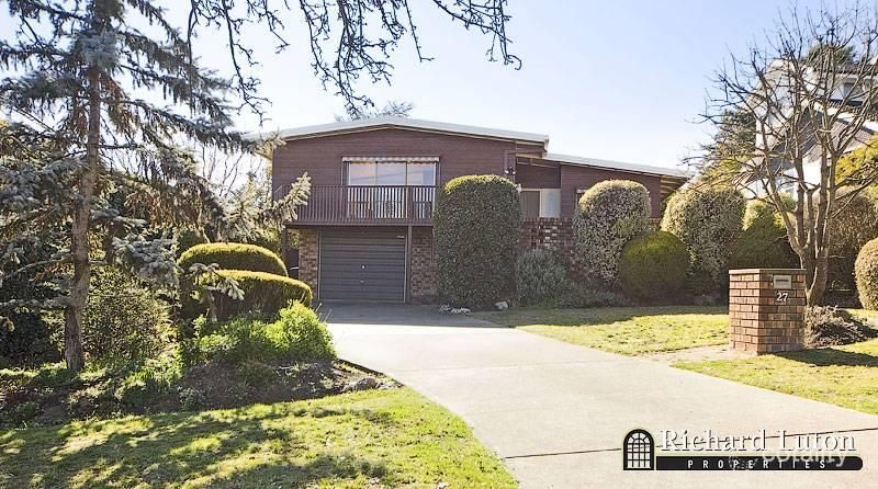 27 Fergusson Cres, Deakin, ACT 2600