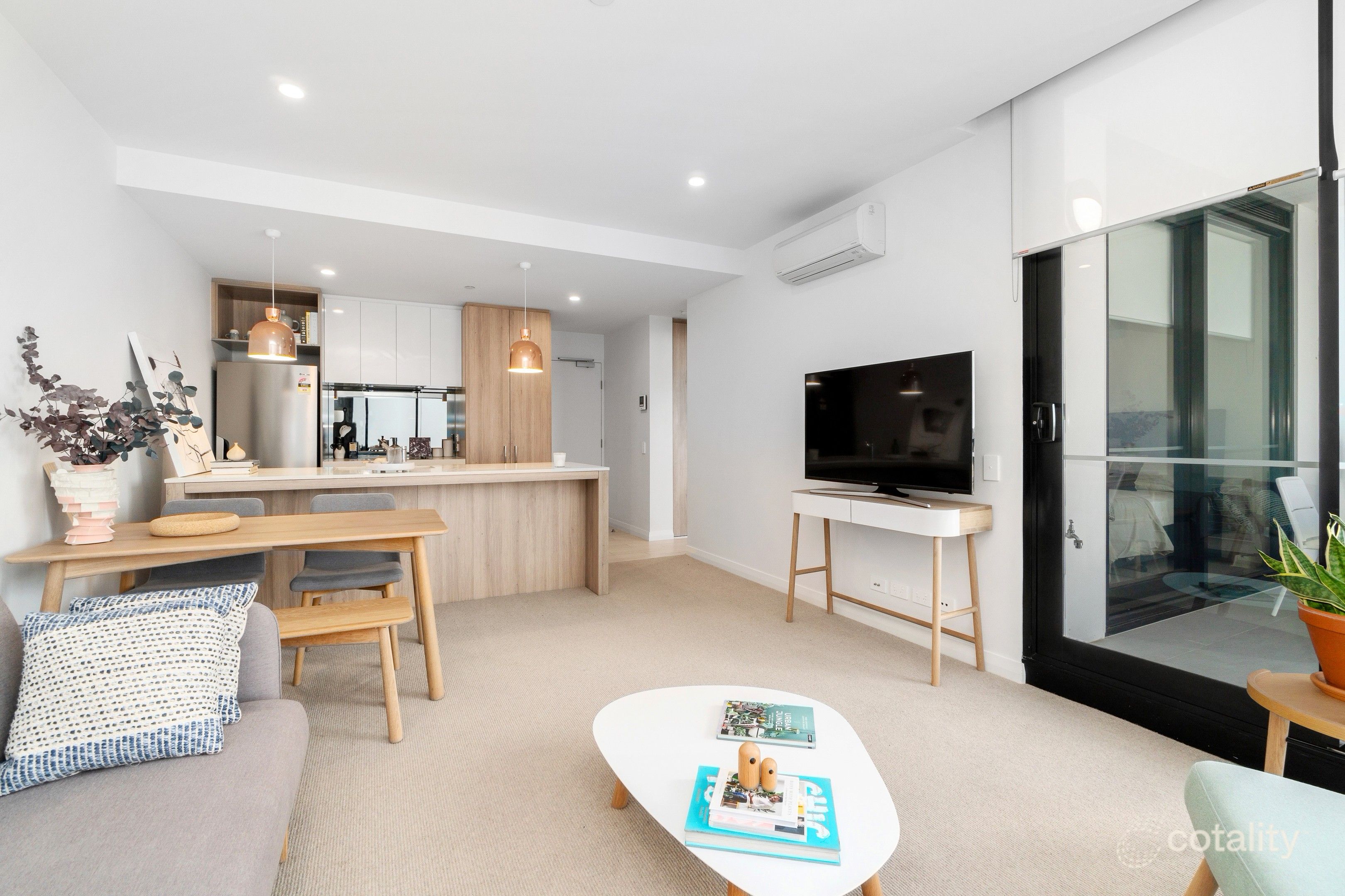 702/8 Tassels Pl, Innaloo, WA 6018