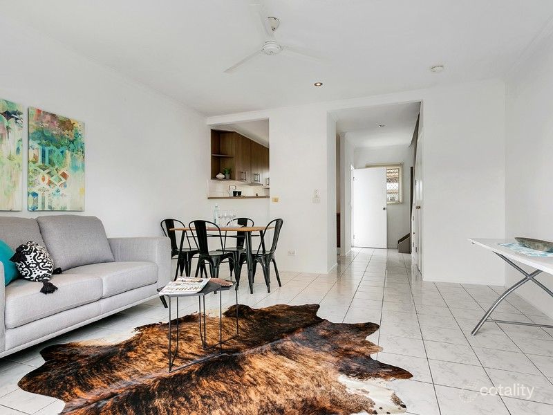 8/462-464 Mccoombe St, Mooroobool, QLD 4870