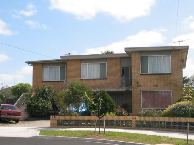 8 Sovereign Way, Avondale Heights, VIC 3034