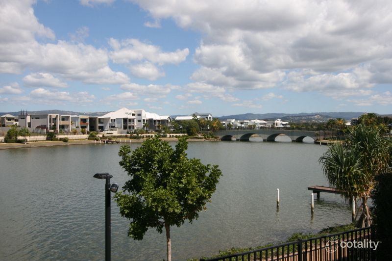 1/5056 Emerald Island Dr, Carrara, QLD 4211