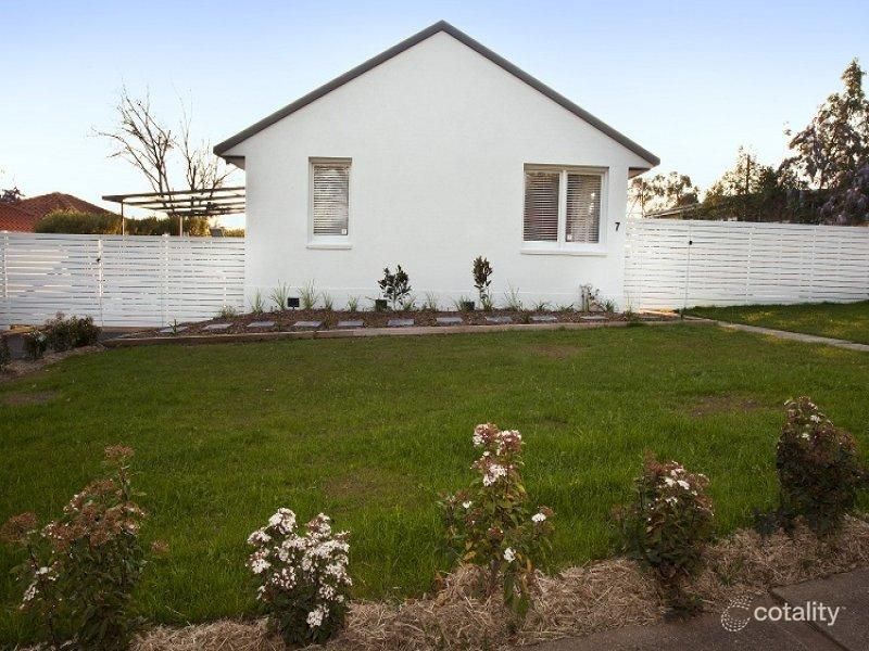 7 Macdonnell St, Yarralumla, ACT 2600