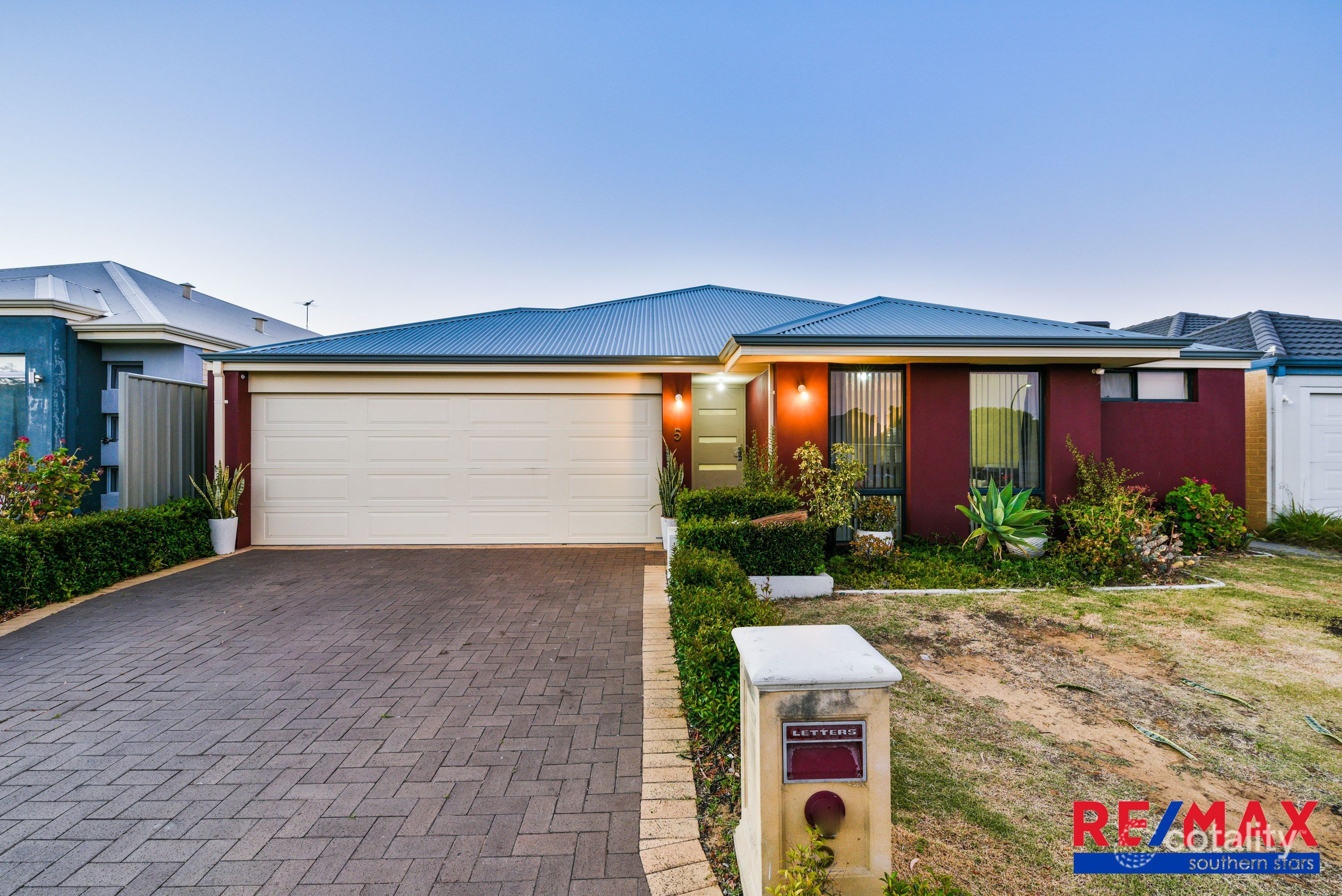 5 Serisier Pkwy, Queens Park, WA 6107