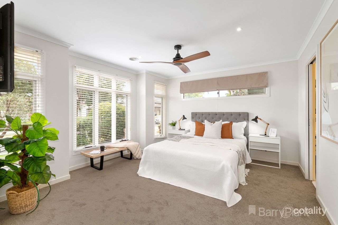 11 Aquitane Dr, Cranbourne East, VIC 3977