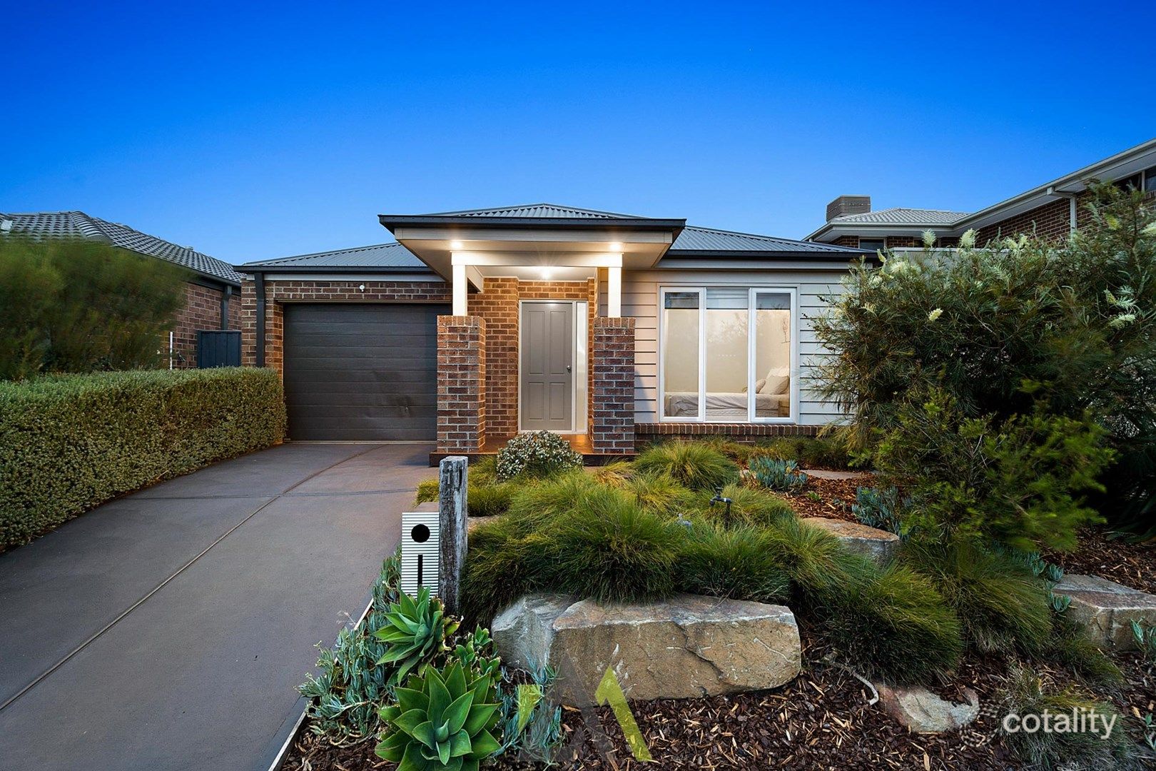 14 Bayley Pl, Cranbourne West, VIC 3977