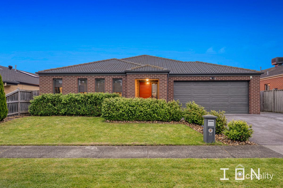 37 Dan Morgan Dr, Cranbourne East, VIC 3977