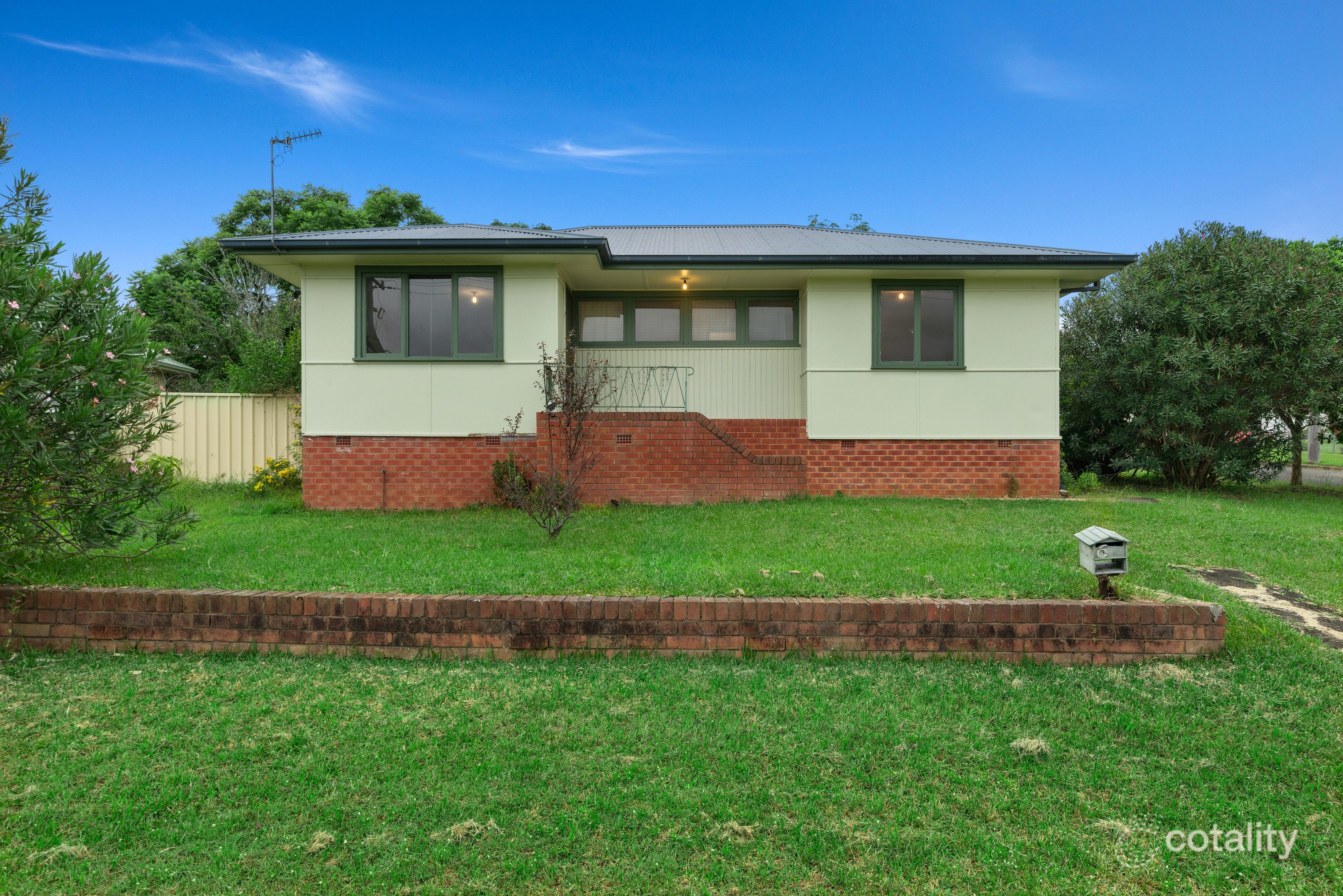6 Leonard St, Bomaderry, NSW 2541