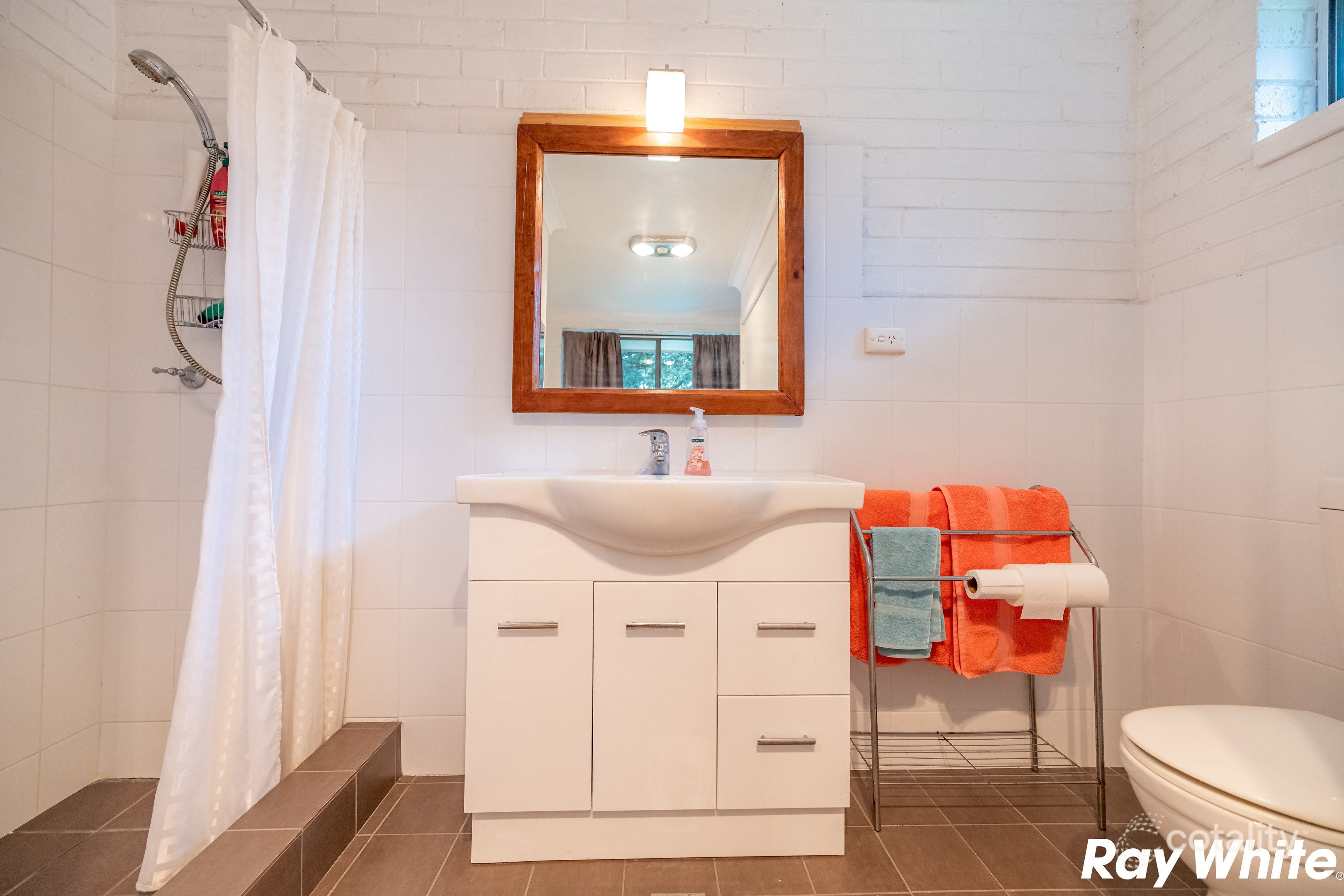 1079 The Lakes Way, Darawank, NSW 2428