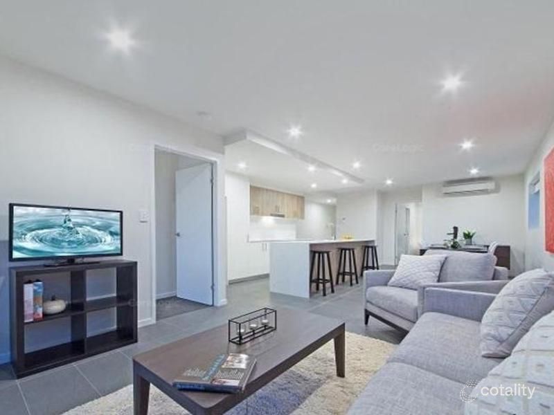 2/11 Besham Pde, Wynnum, QLD 4178