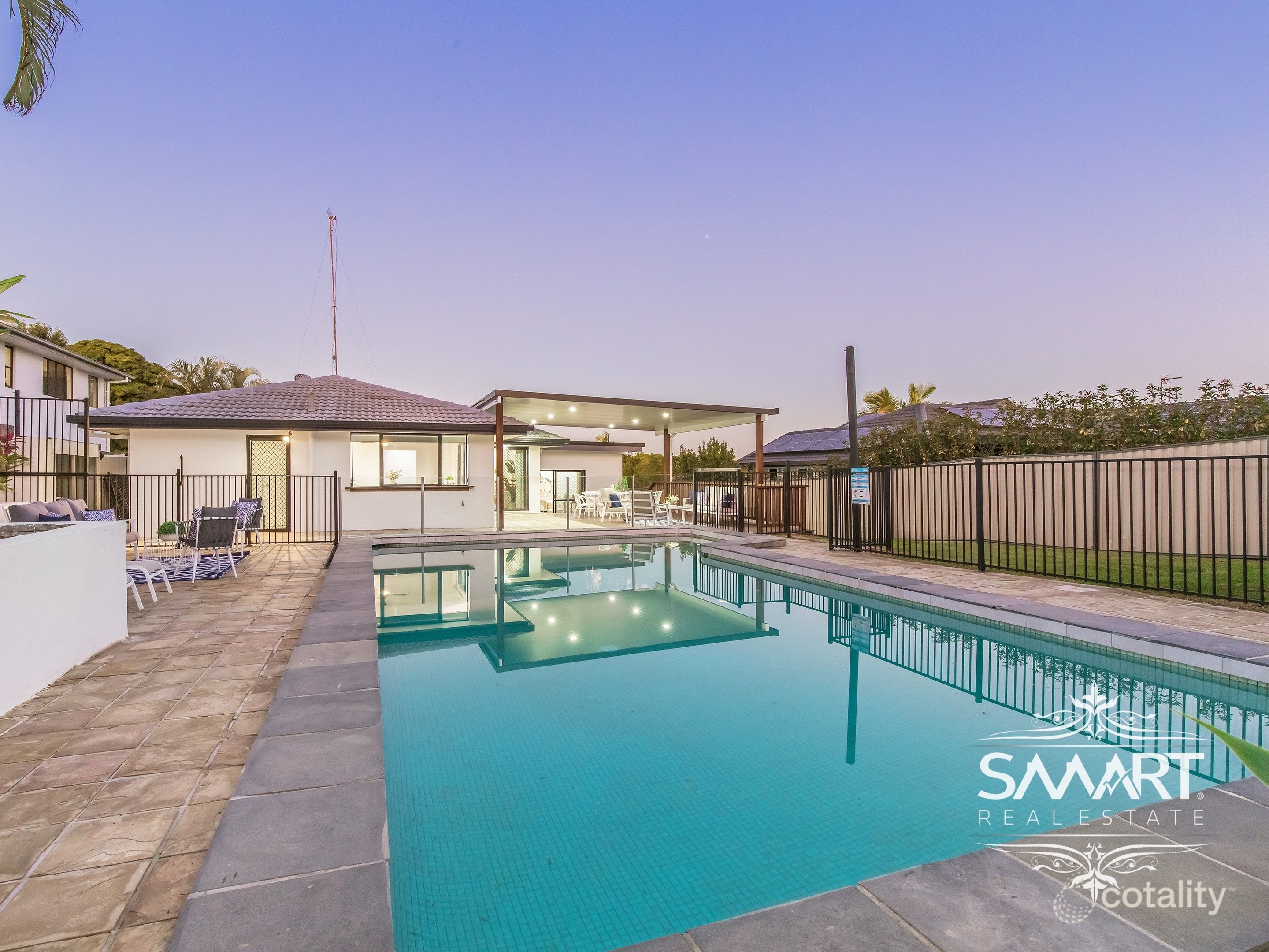 10 Ocean View St, Benowa, QLD 4217