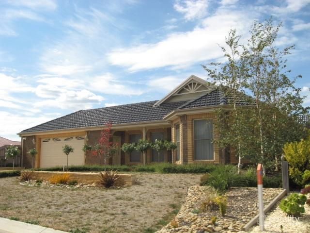 13 Summerhill Dr, Hillside, VIC 3037