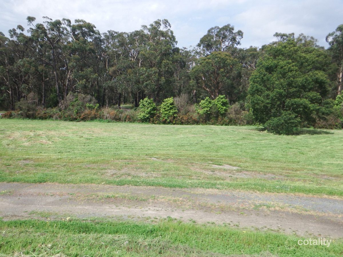 5 Barrys Rd, Barongarook West, VIC 3249