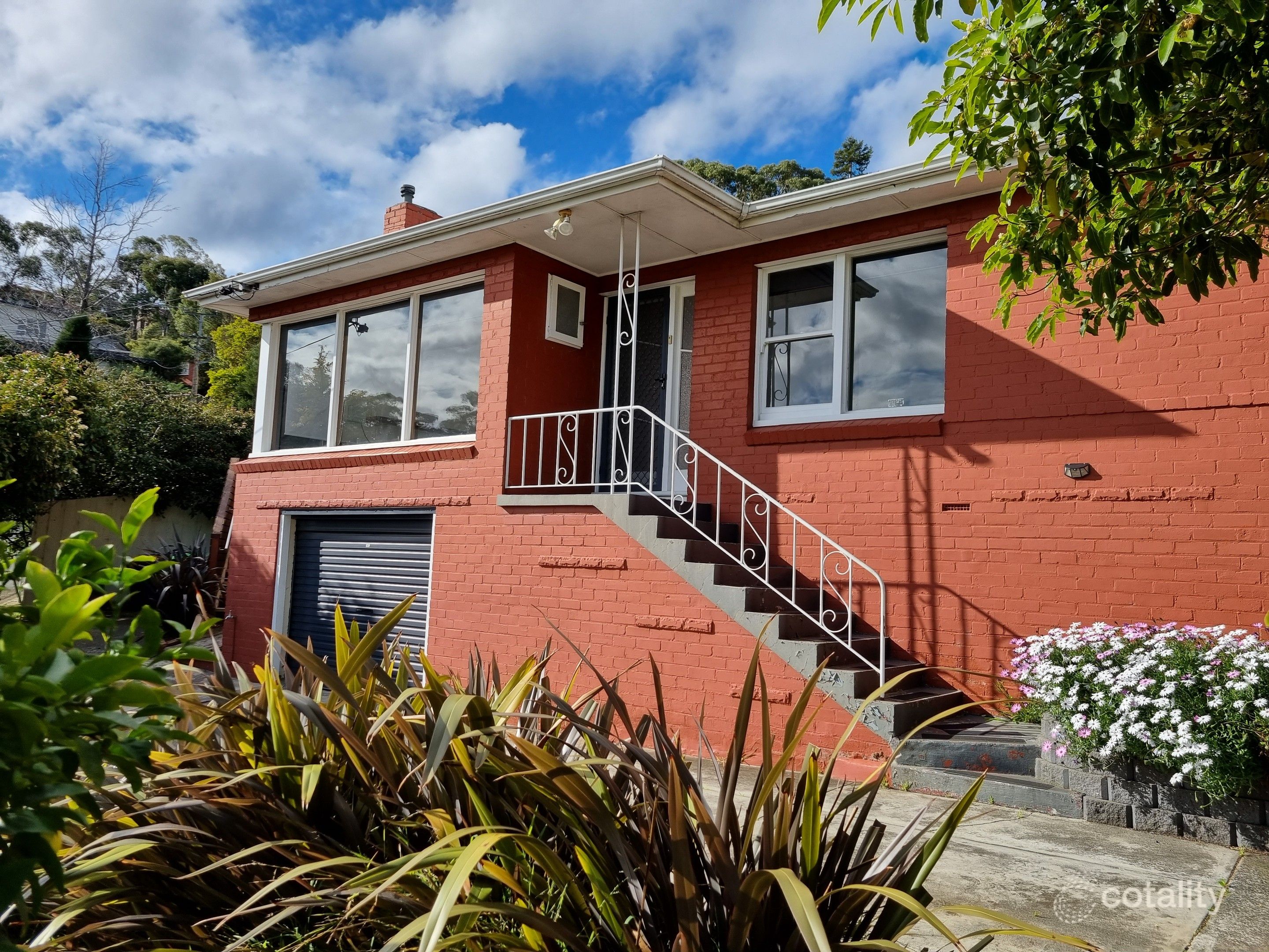 54 Begonia St, Lindisfarne, TAS 7015