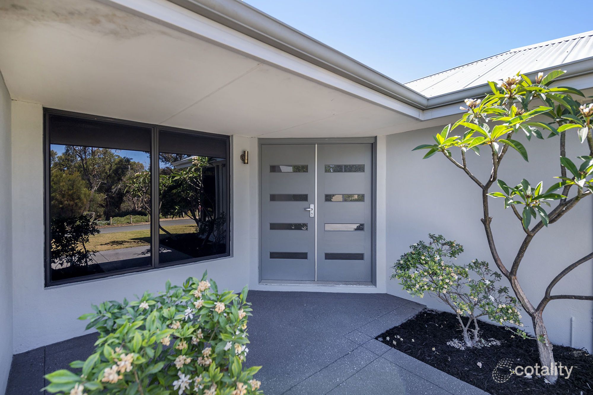 64 Buttercup Pkwy, Halls Head, WA 6210