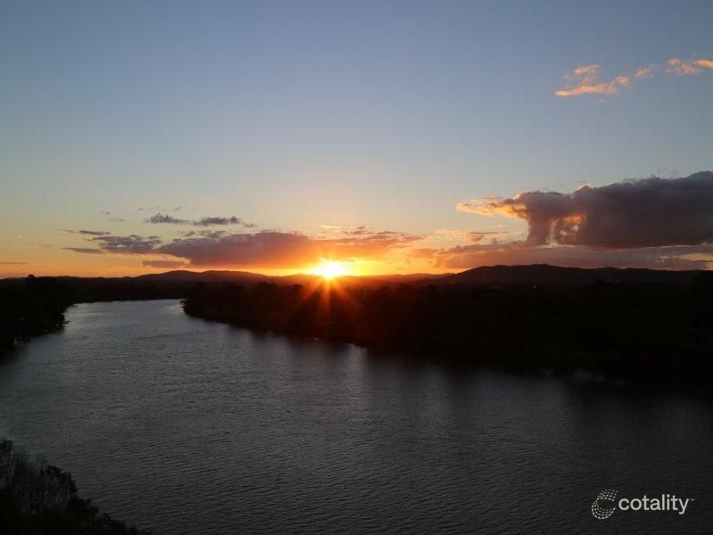 209/205 King Arthur Tce, Tennyson, QLD 4105