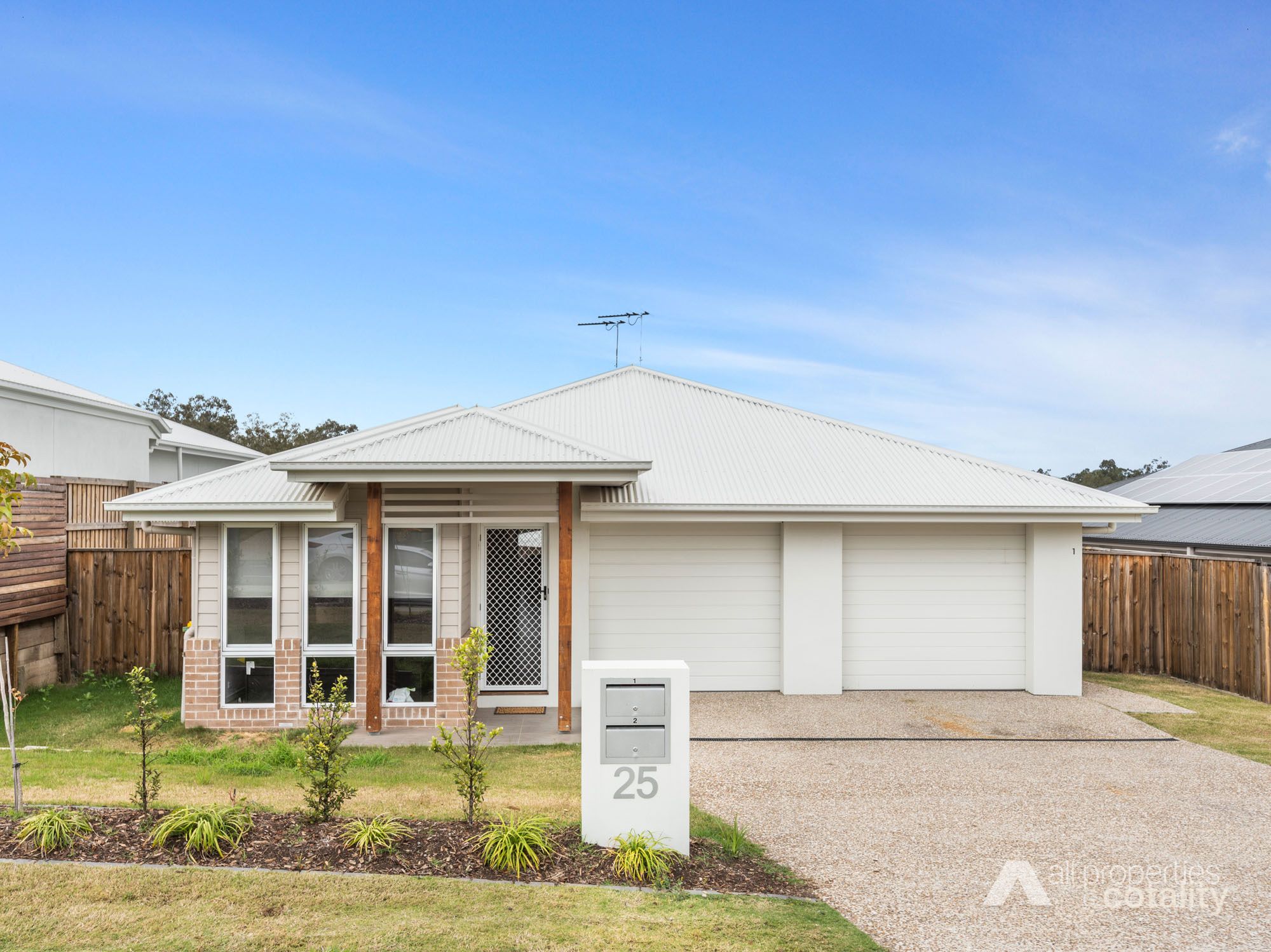 25 Cadoc St, Augustine Heights, QLD 4300