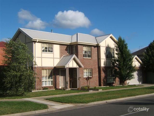 4 St Clare Ave, Lake Gardens, VIC 3355