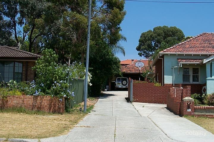 1/8 Birdwood Crcs E, Bicton, WA 6157