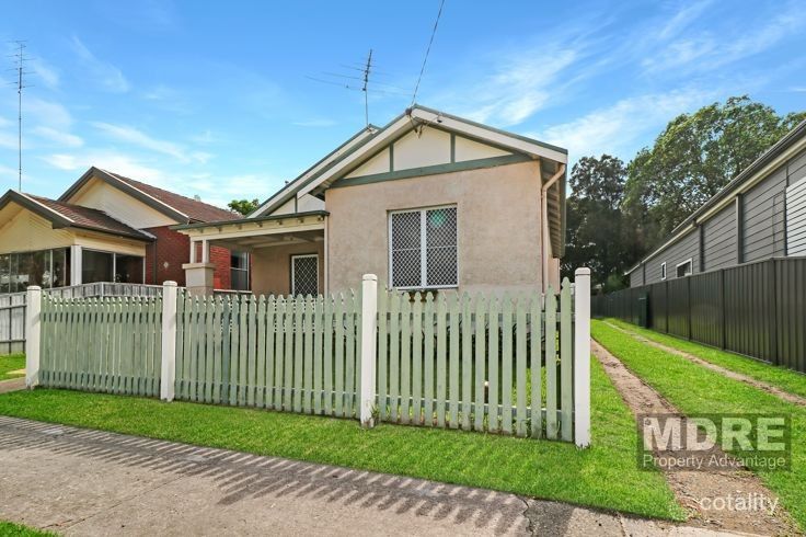 11 Waratah St, Mayfield, NSW 2304