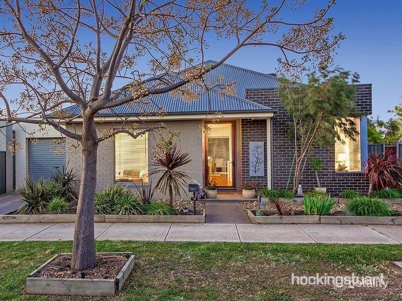 10 Streeton Ave, Caroline Springs, VIC 3023