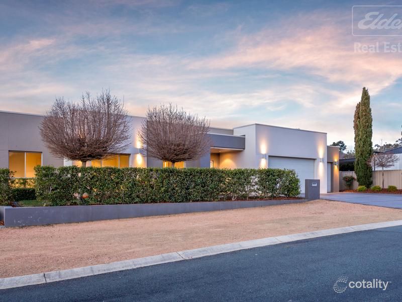 60 Pannamena Cres, Jerrabomberra, NSW 2619
