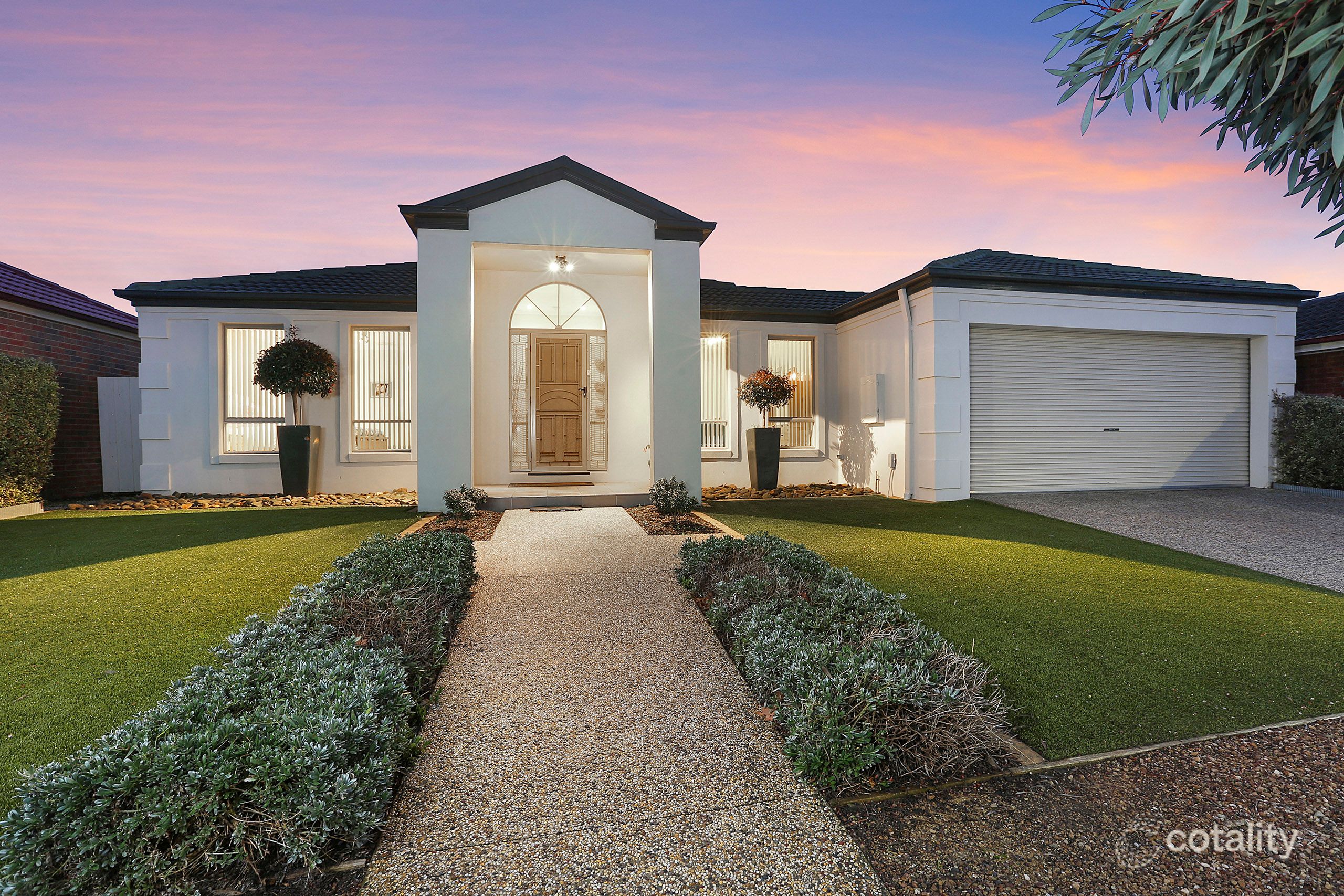 8 Lake Rd, Lara, VIC 3212