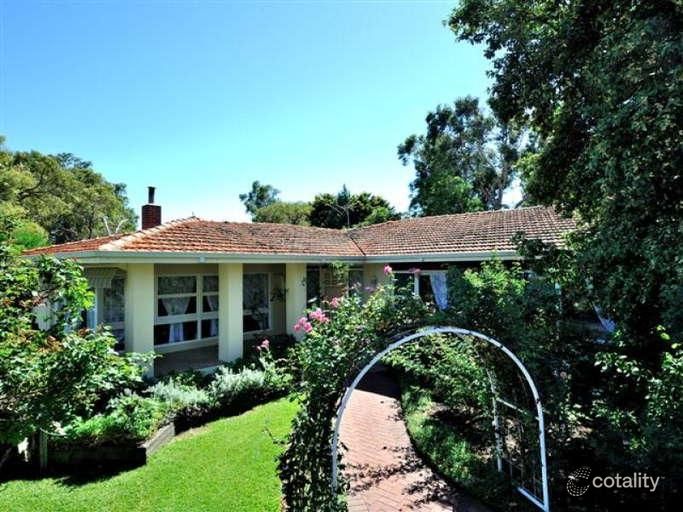 252 Grove Rd, Lesmurdie, WA 6076
