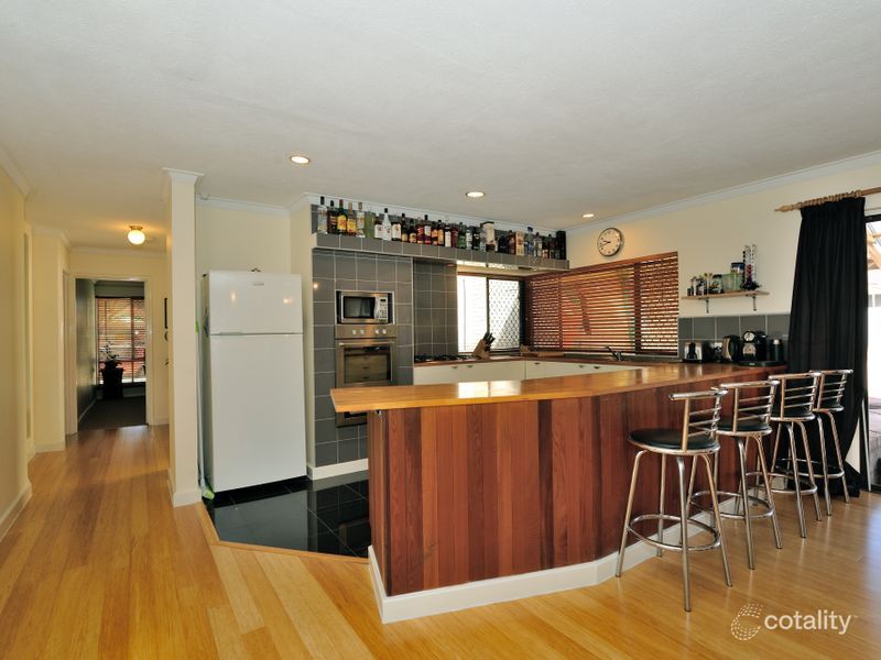 36 Holcombe Rd, Warnbro, WA 6169