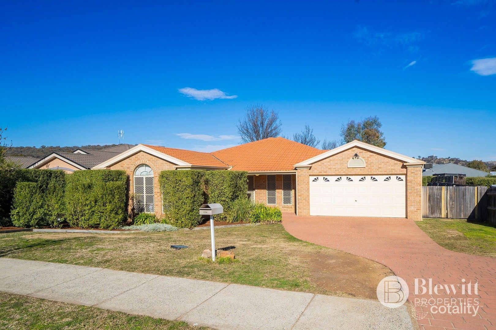 124 Halloran Dr, Jerrabomberra, NSW 2619