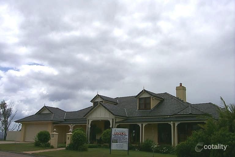 11 Becker Pl, Mount Ommaney, QLD 4074