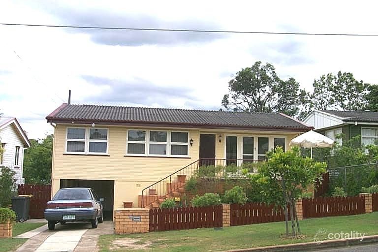 10 Sloane St, Stafford Heights, QLD 4053