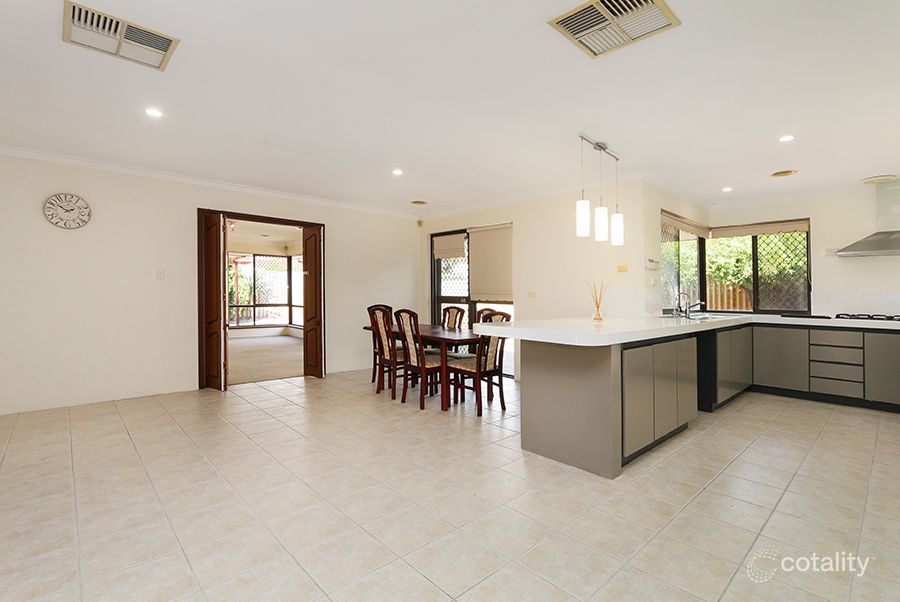 3 Marino Pl, Waterford, WA 6152