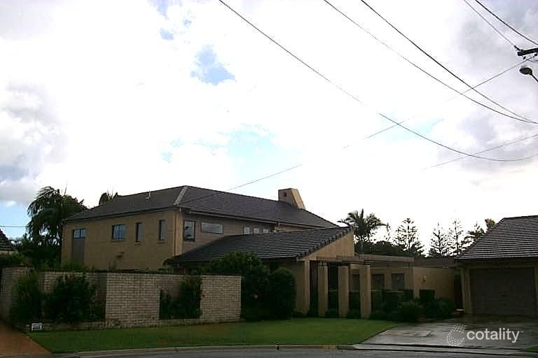 2 Beverley Cres, Broadbeach Waters, QLD 4218