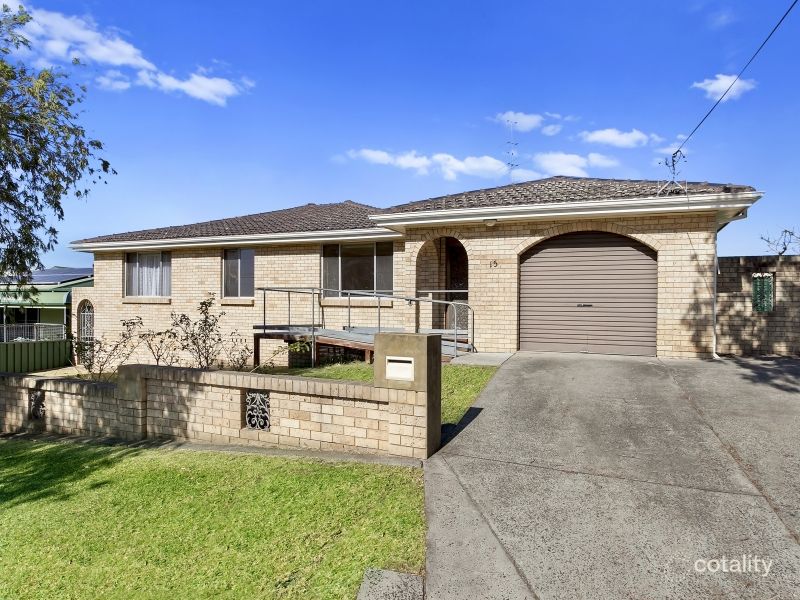 15 Stratford Rd, Unanderra, NSW 2526