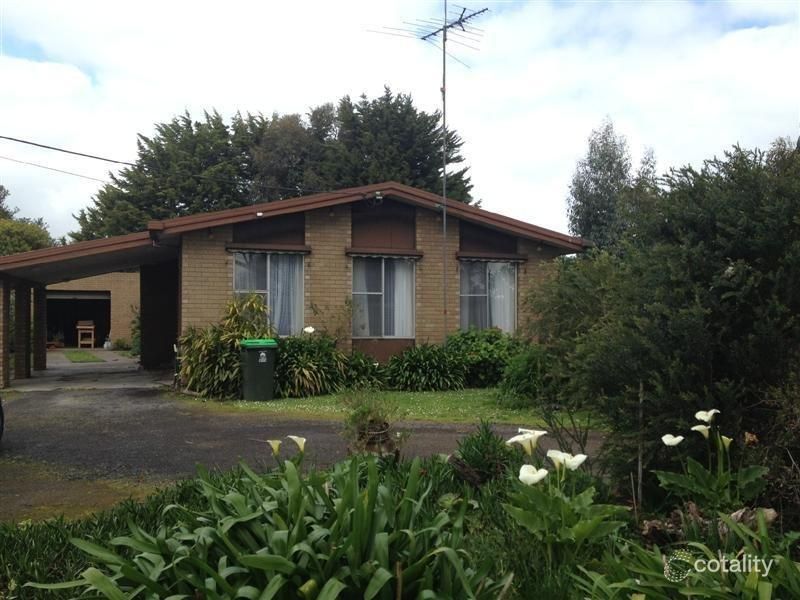 31 Mitchell St, Cobden, VIC 3266