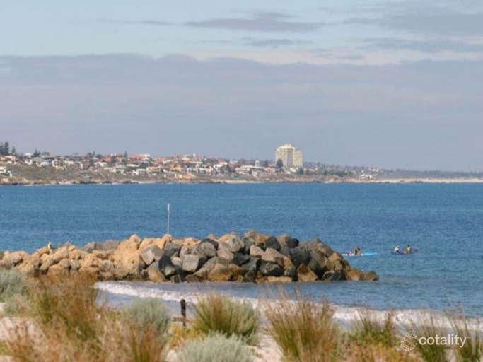 12 Campbell Dr, Hillarys, WA 6025