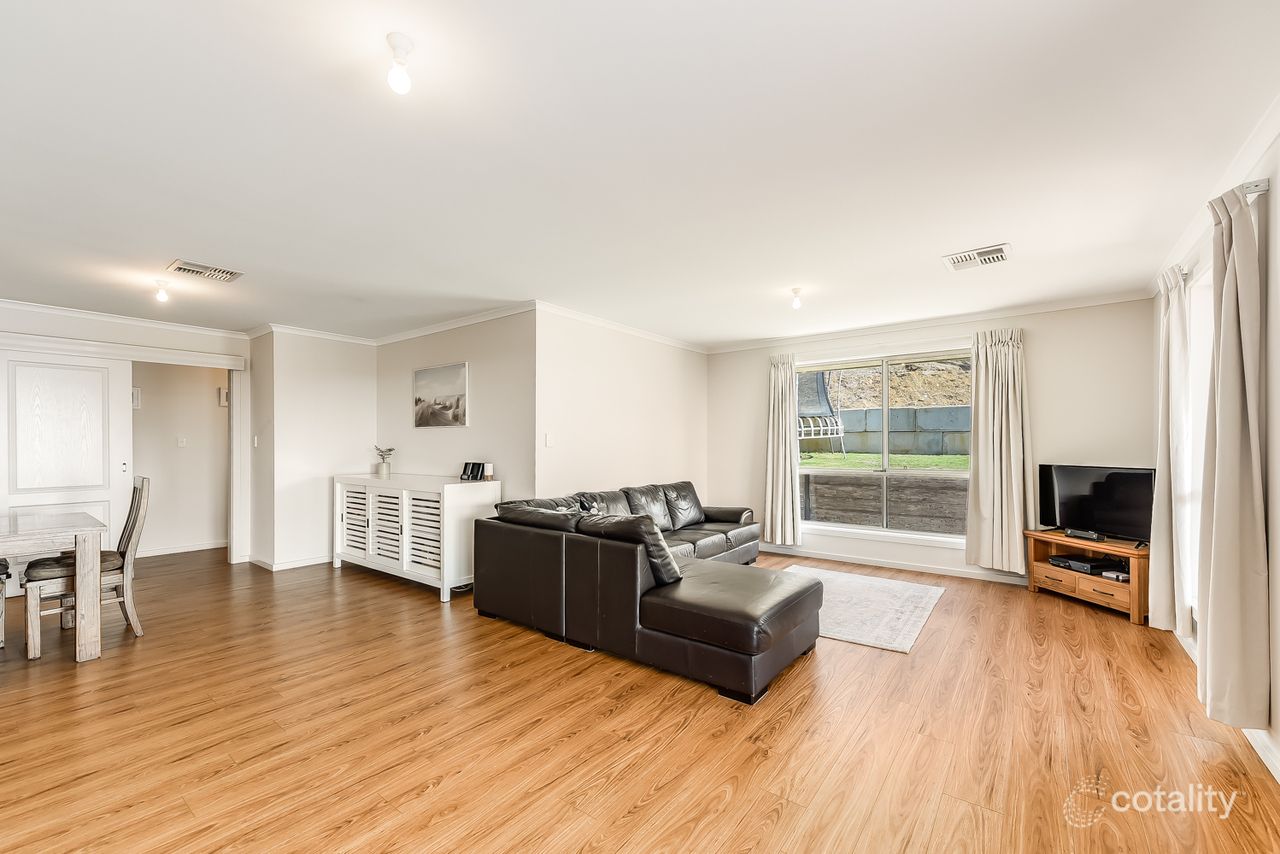 25 Shields Cres, Encounter Bay, SA 5211