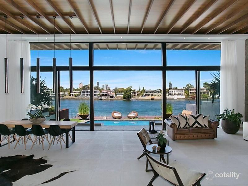 92 Amalfi Dr, Surfers Paradise, QLD 4217