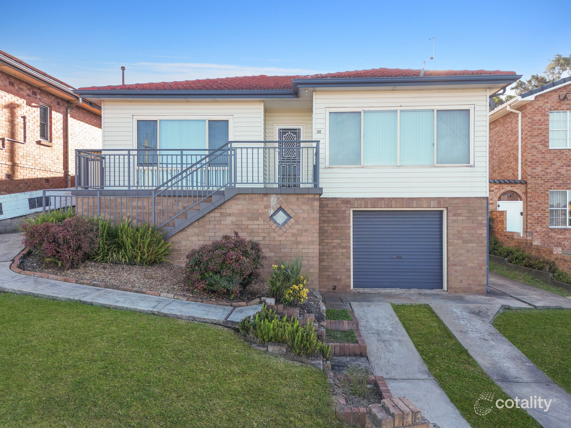 32 Canberra Rd, Lake Heights, NSW 2502
