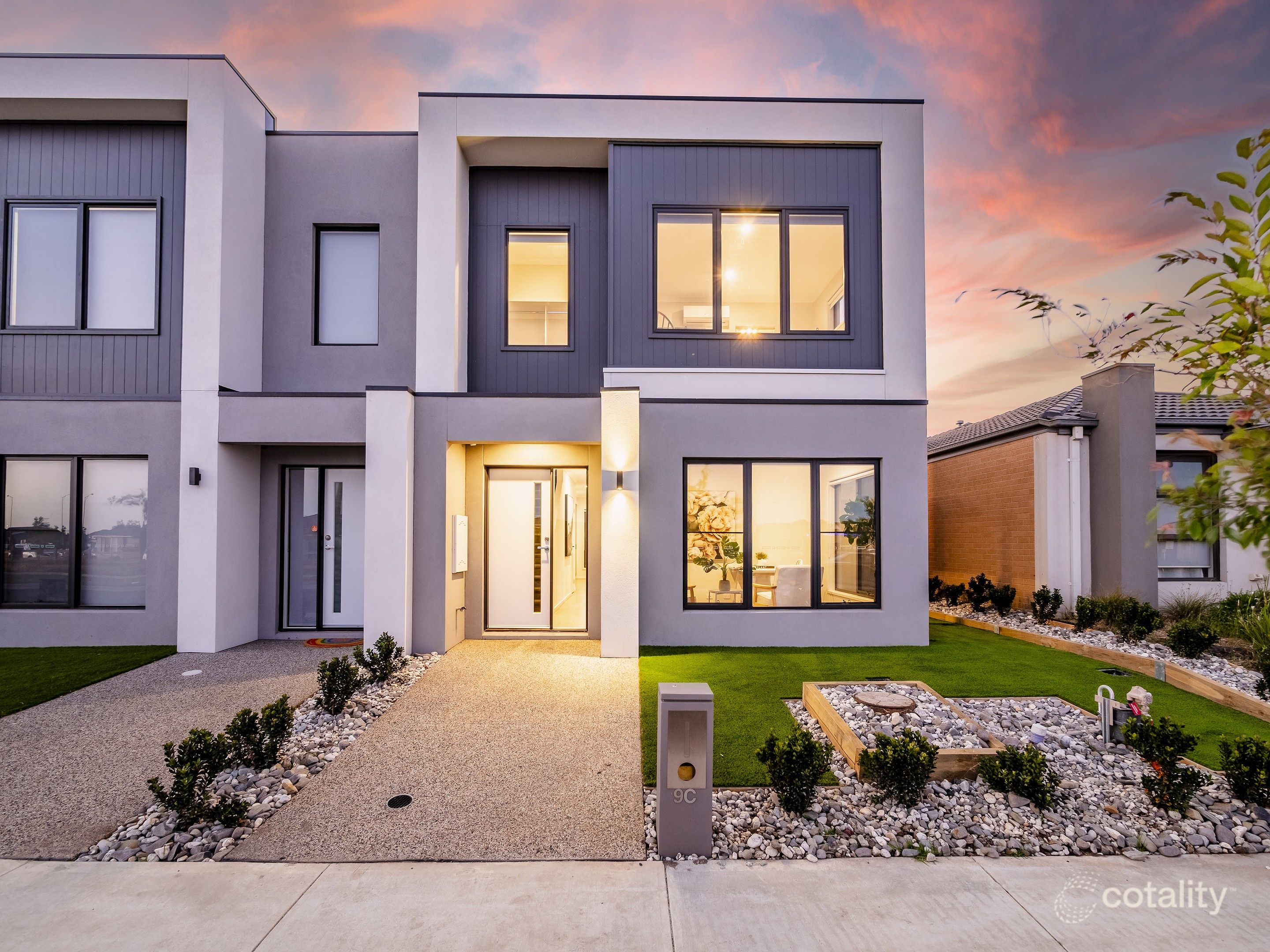 9c Thoroughbred Dr, Clyde North, VIC 3978