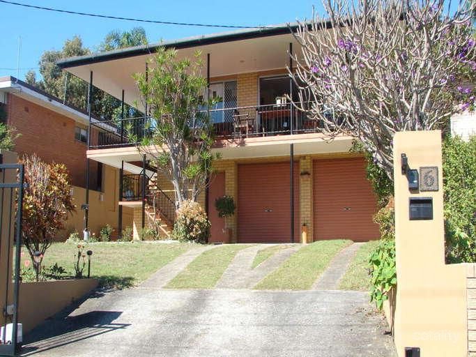 6 Penrock Pde, Labrador, QLD 4215