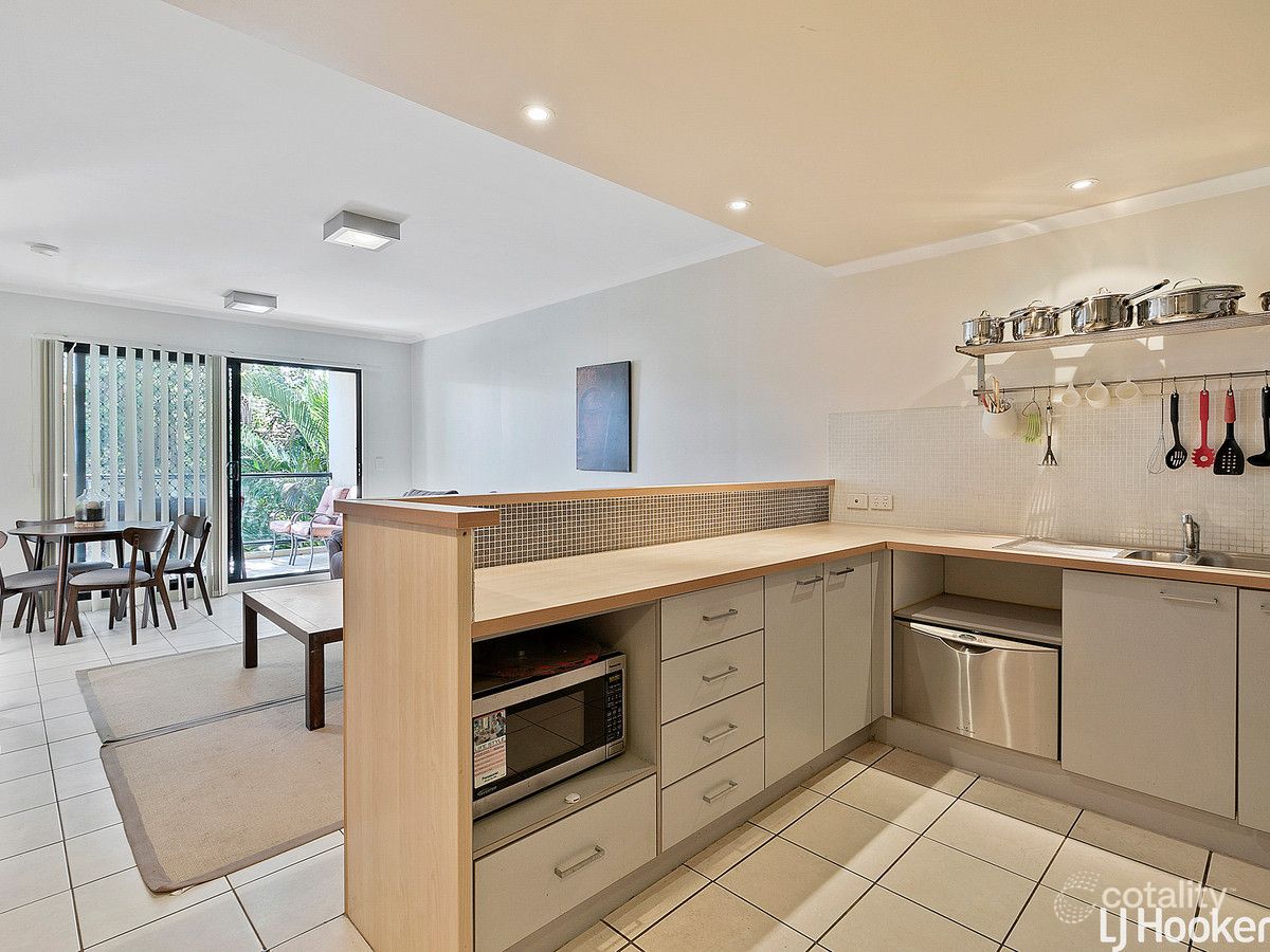 10/82-86 Mein St, Scarborough, QLD 4020