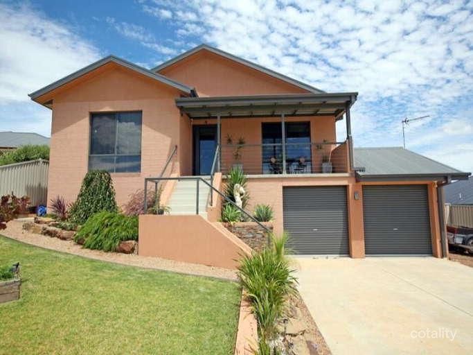 13 Waverley Pl, Bourkelands, NSW 2650