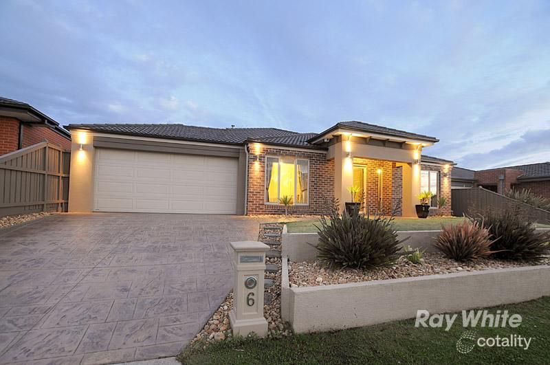 6 Newton Dr, Cranbourne North, VIC 3977